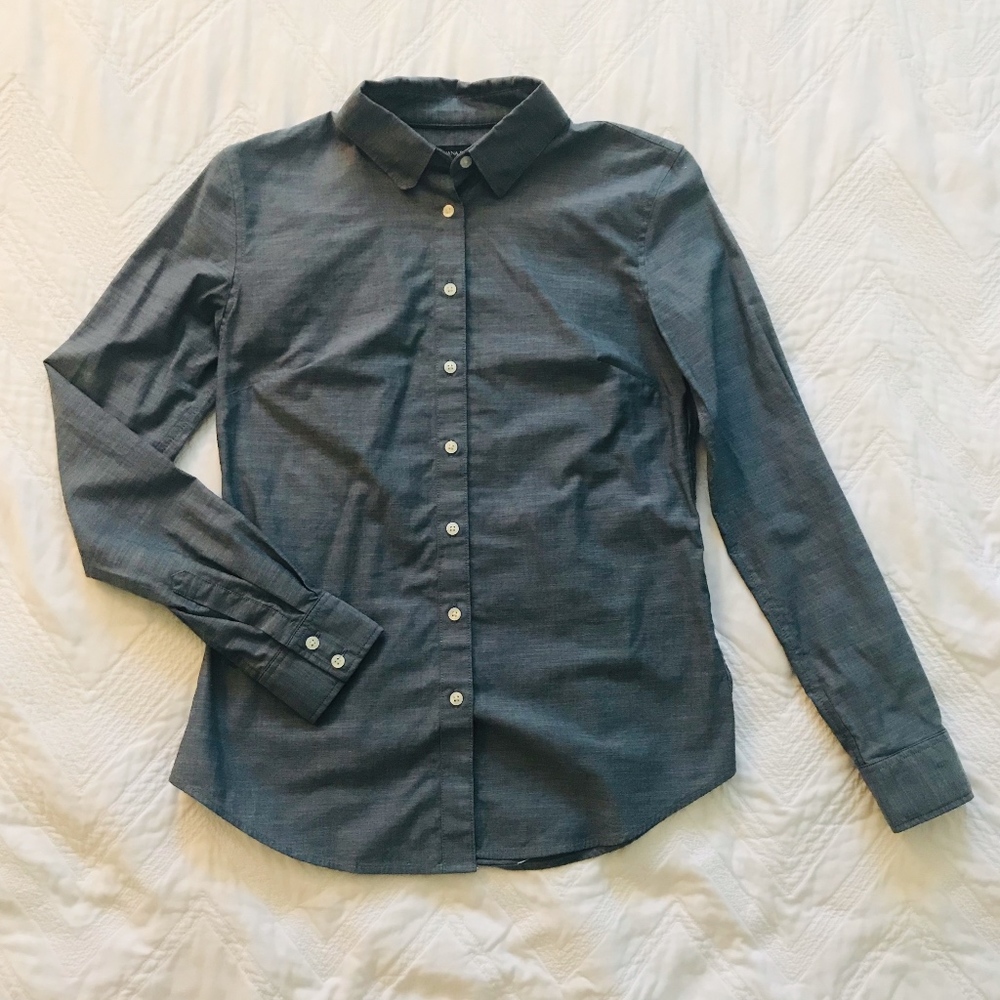 Banana Republic Women's Blue Chambray Dress Shirt